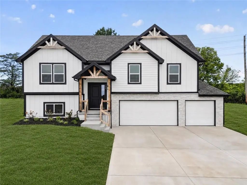 132 Se Nelson Drive, Blue Springs