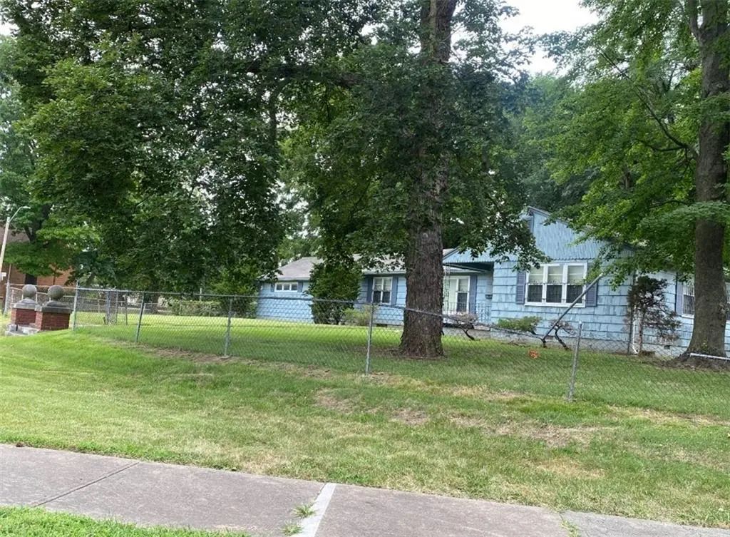 5801 Blue Hills Road S, Kansas City