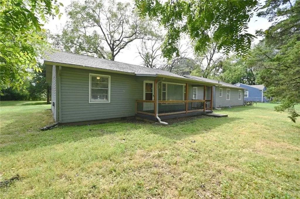 8900 Wayne Avenue, Kansas City