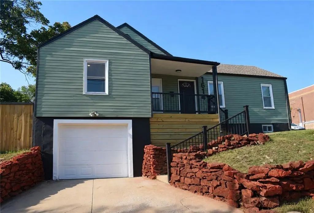 1614 E 85th Street, Kansas City
