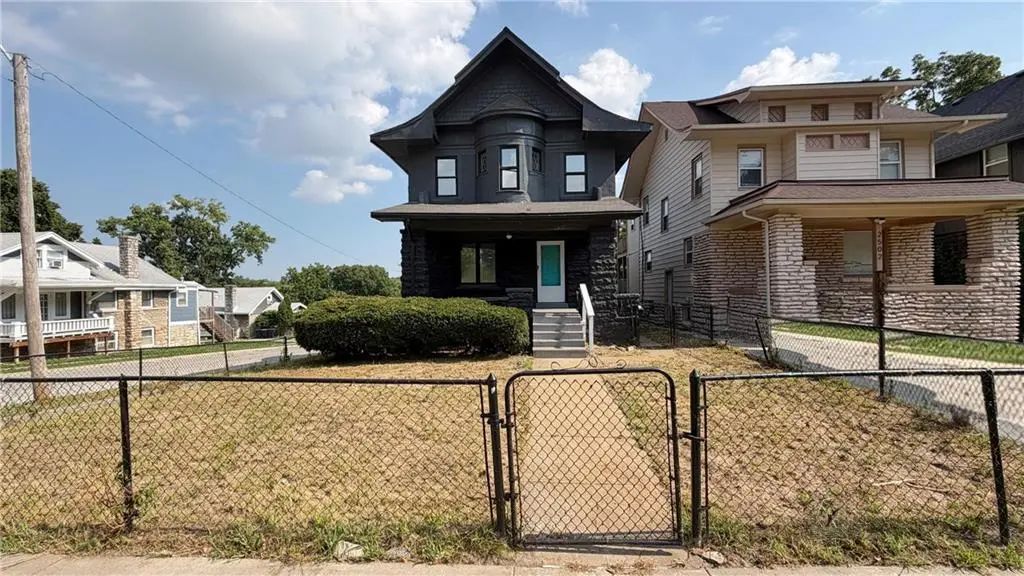 2500 E 42 Street, Kansas City