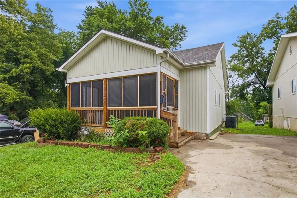 2537 Elmwood Avenue, Kansas City