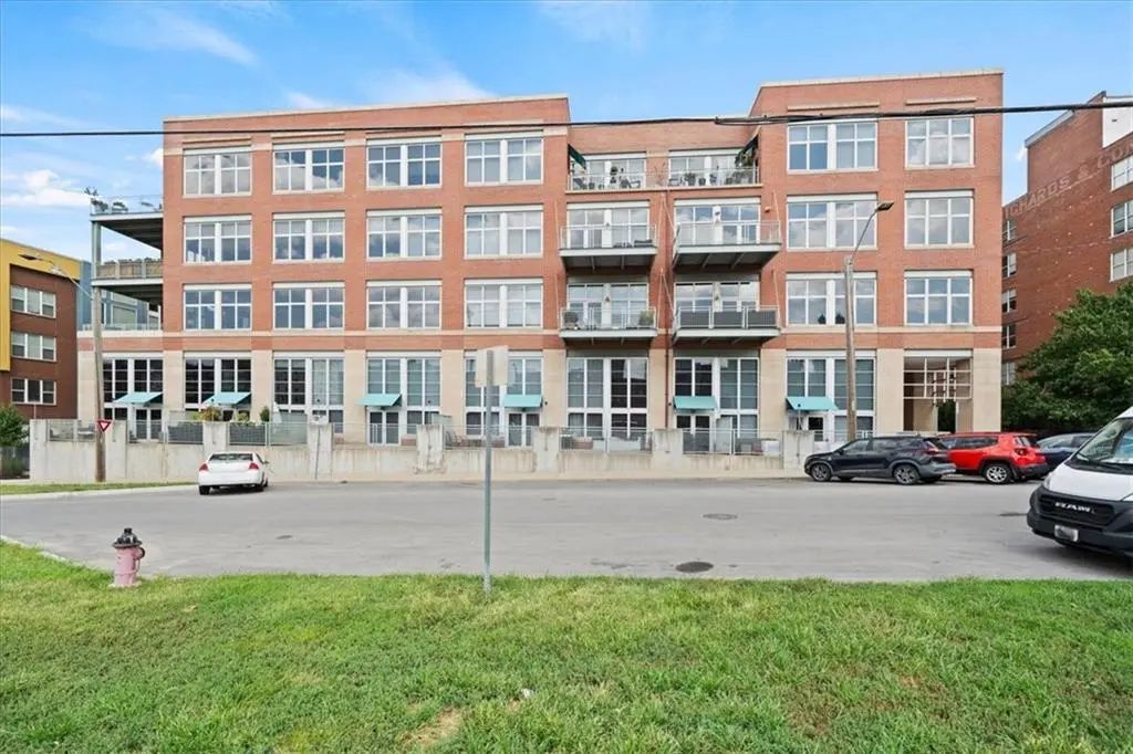 210 W 5th Street 101, Kansas City