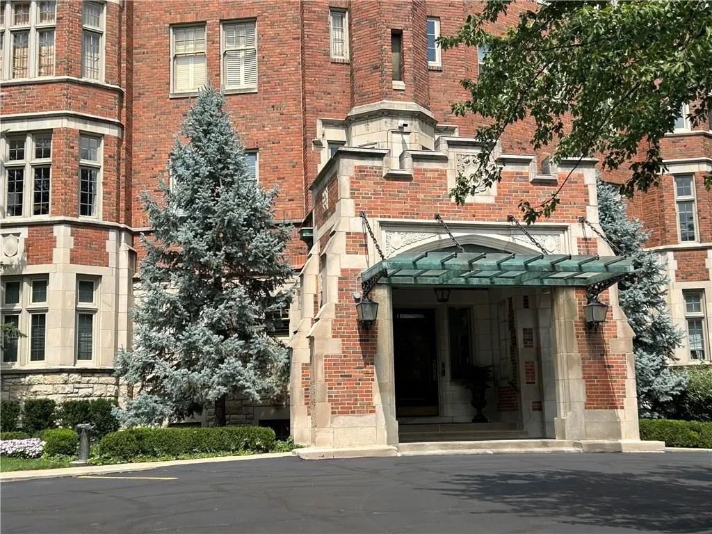 5049 Wornall Road 1-e, Kansas City