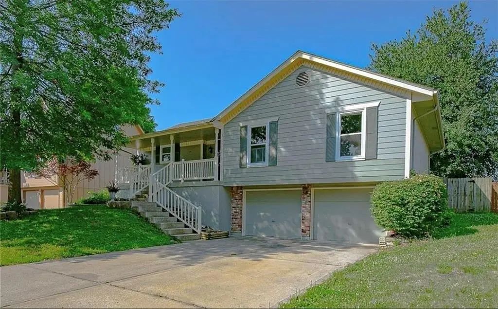 2121 Nw Hidden Pointe Court, Blue Springs