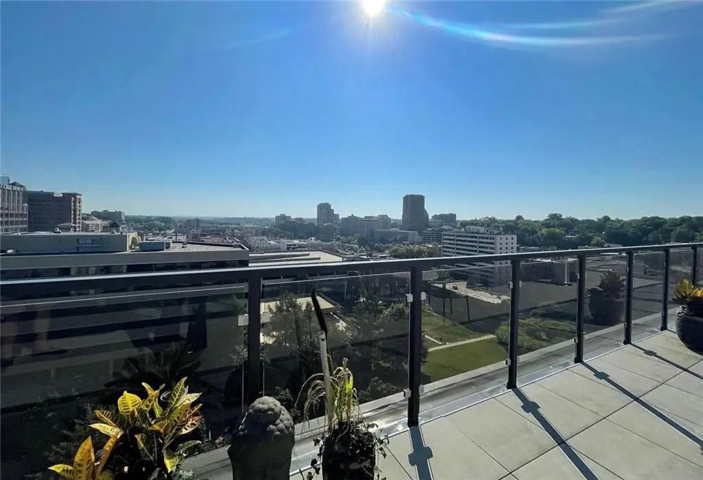 4712 P Roanoke Parkway Parkway, Kansas City