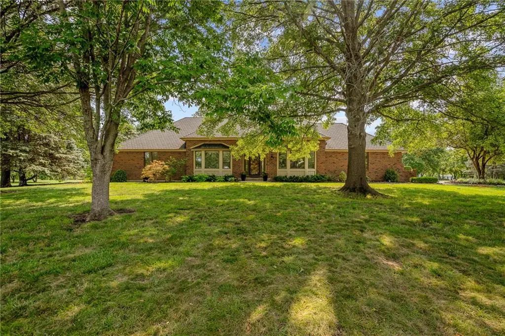 18275 Canterbury Road, Stilwell