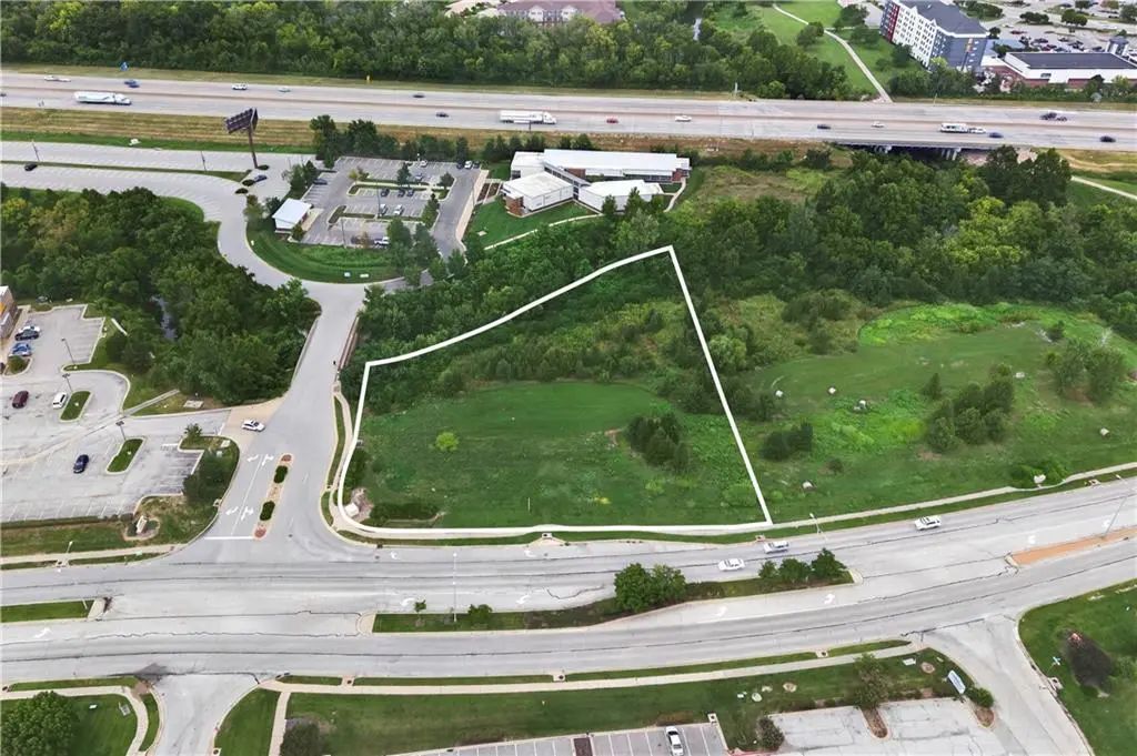 19330 E Valley View Parkway, Independence