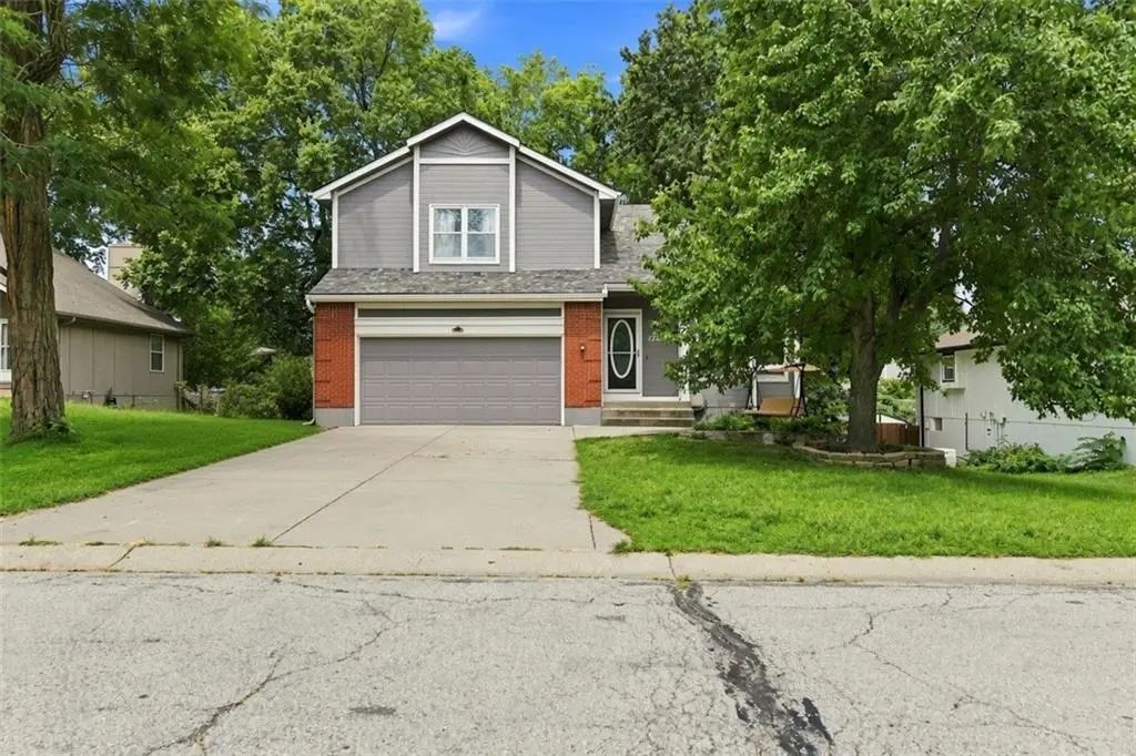 1207 Sw Eastman Court, Blue Springs