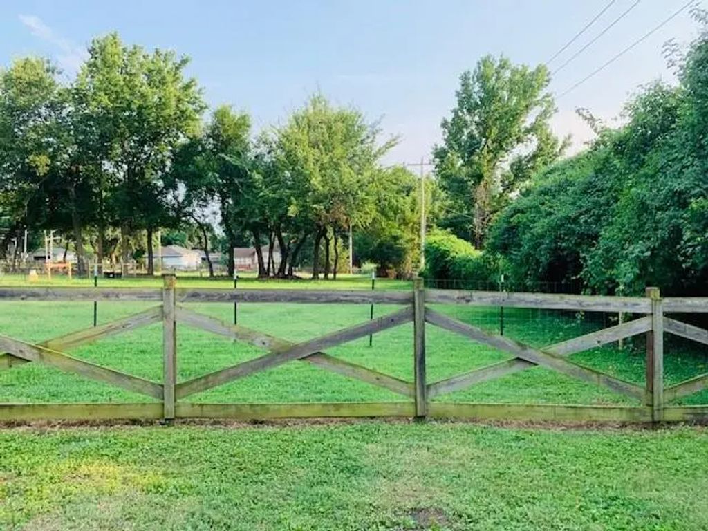 3408 S Phelps Road, Independence