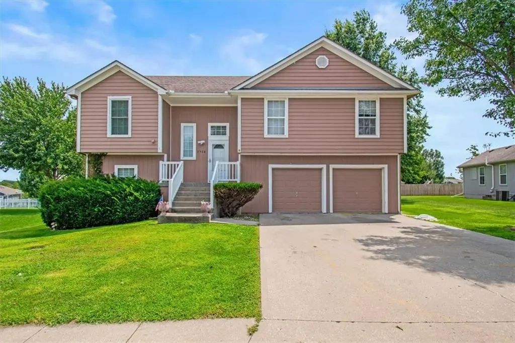 2338 Ne Overbrook Drive, Blue Springs