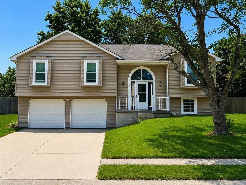 416 Ne Fox Trail Drive, Blue Springs
