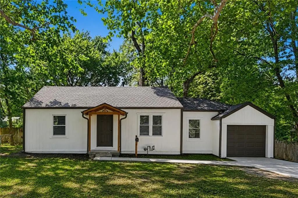 11220 Applewood Drive, Kansas City