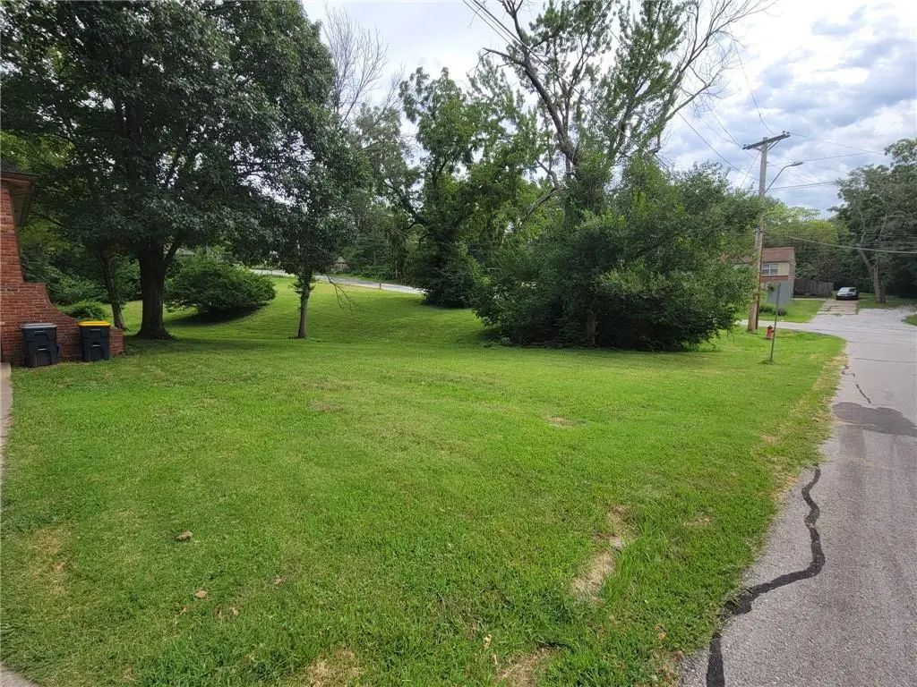 8132 E 74th Street, Kansas City
