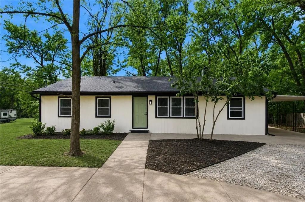 1724 S Trail Ridge Drive, Independence