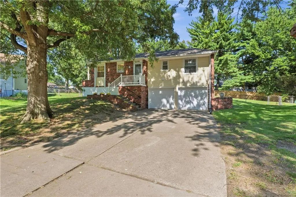 2728 Nw Pembroke Place, Blue Springs