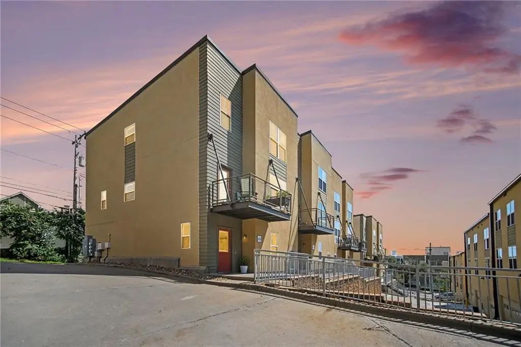 4561 Madison Avenue, Kansas City