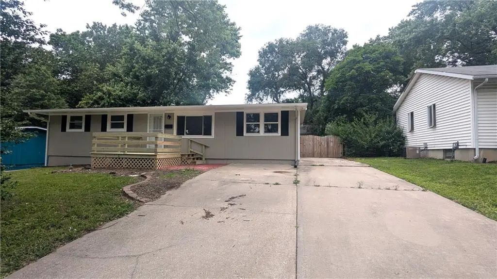 8602 E 91st Terrace, Kansas City