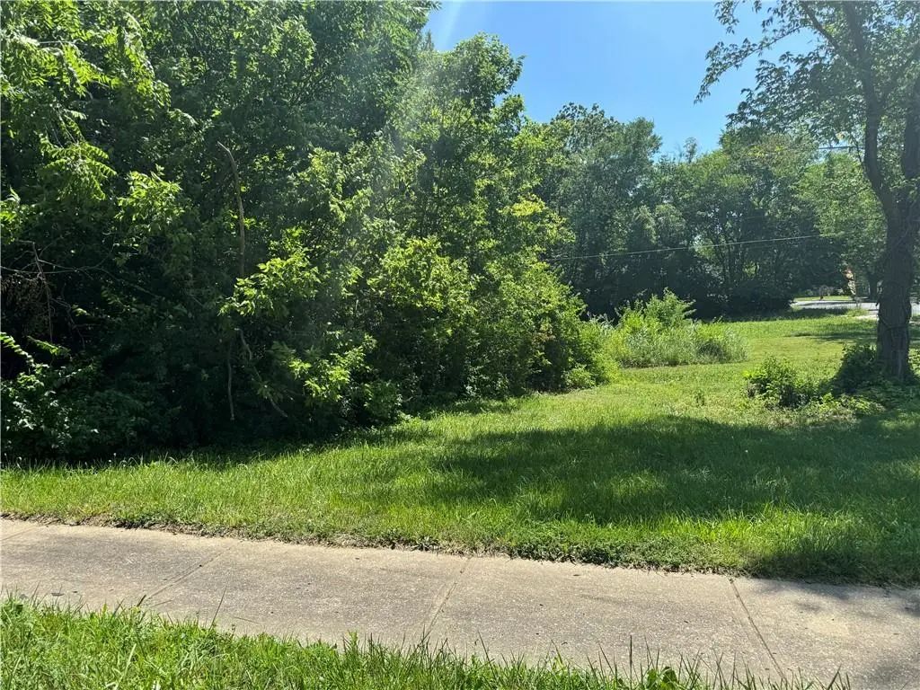 2327 Woodland Avenue, Kansas City