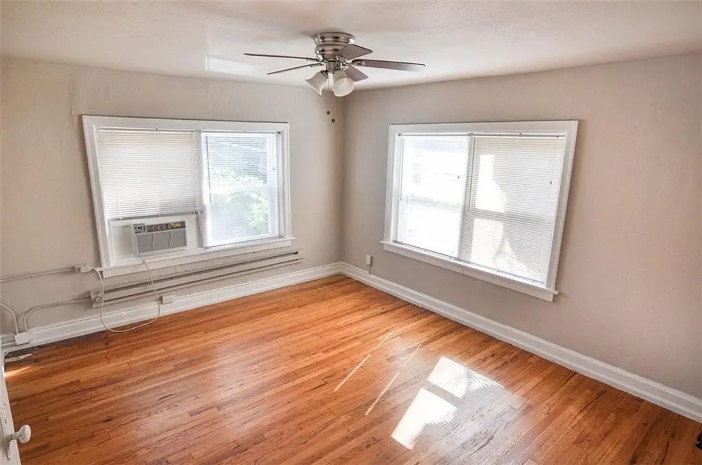 3734 Warwick Boulevard, Kansas City