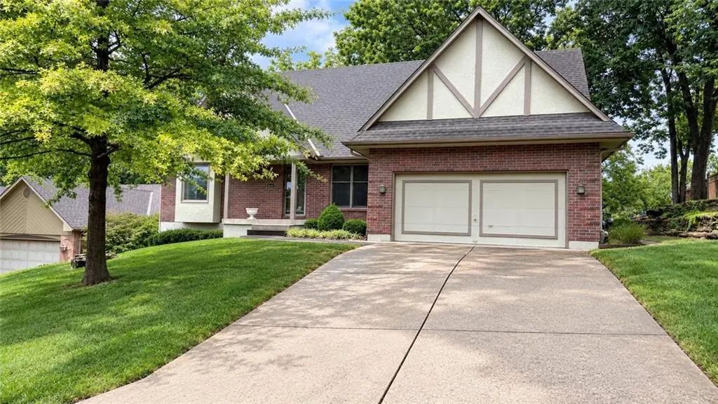 2414 Springcreek Court, Blue Springs