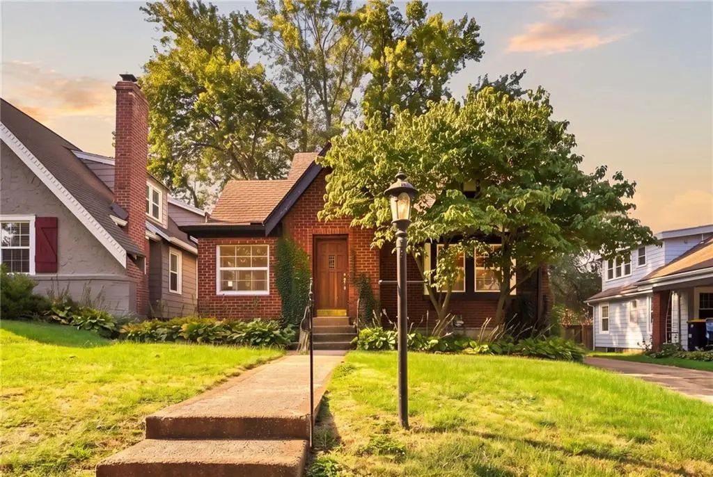 319 E 70th Terrace, Kansas City
