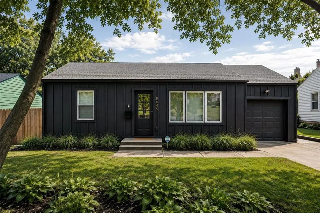 8645 Sleepy Hollow Road, Kansas City