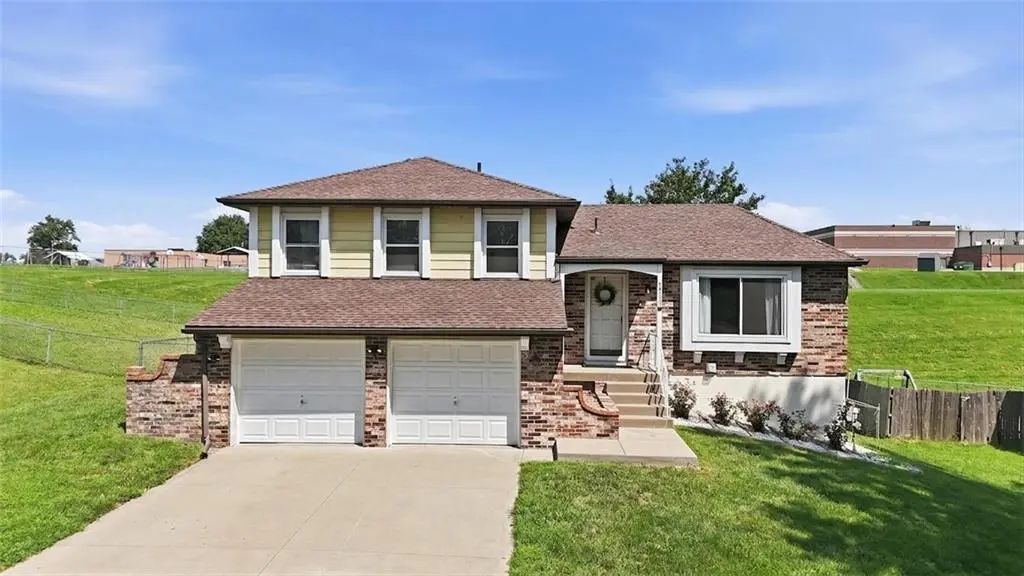 4913 Nw Downing Street, Blue Springs