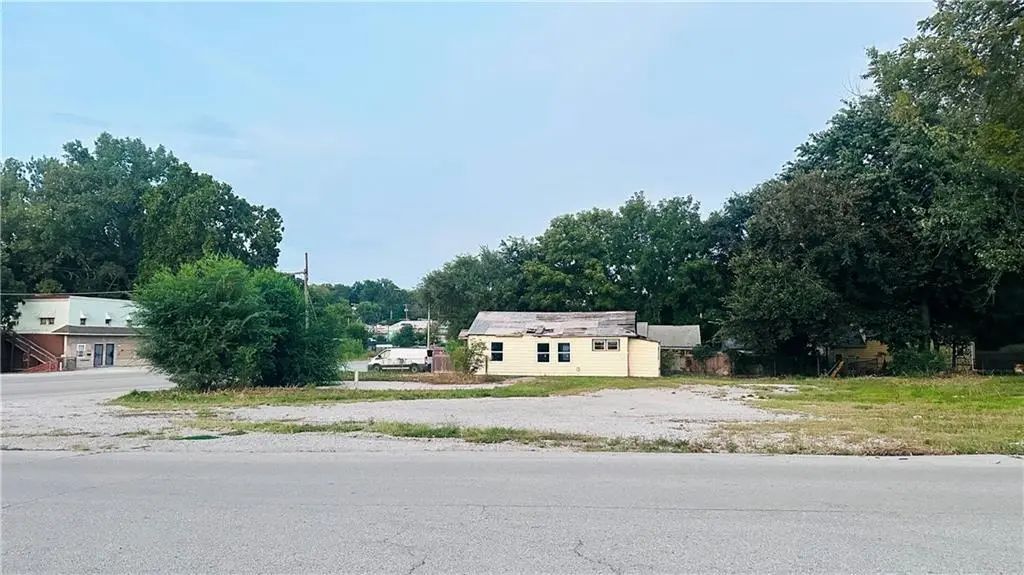 10901 E Truman Road, Independence
