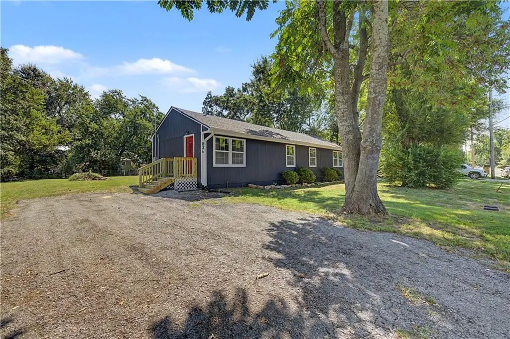 834 N Walker Lane, Olathe