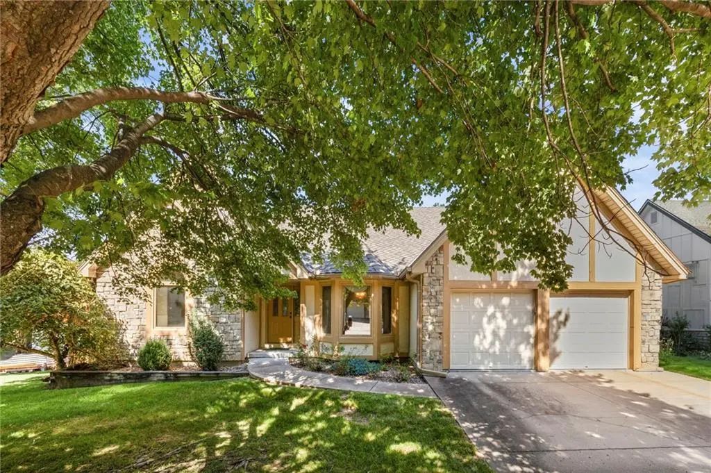 5607 N Flint Ridge Road, Kansas City
