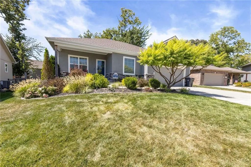 12526 S Hedge Court, Olathe