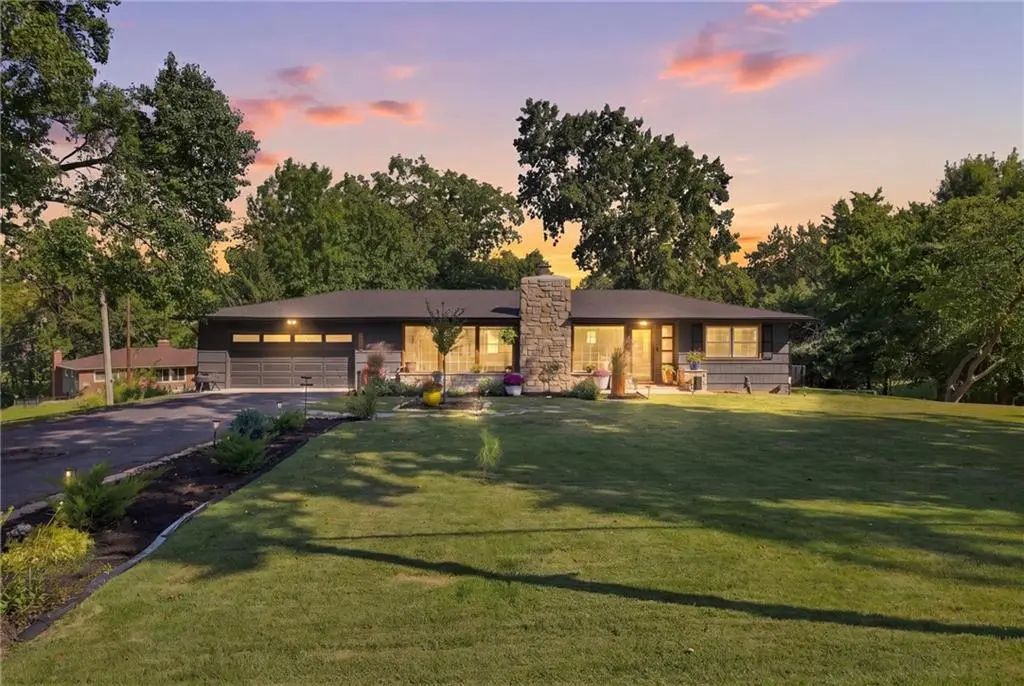 6004 Nw Crystal Pool Drive, Platte Woods
