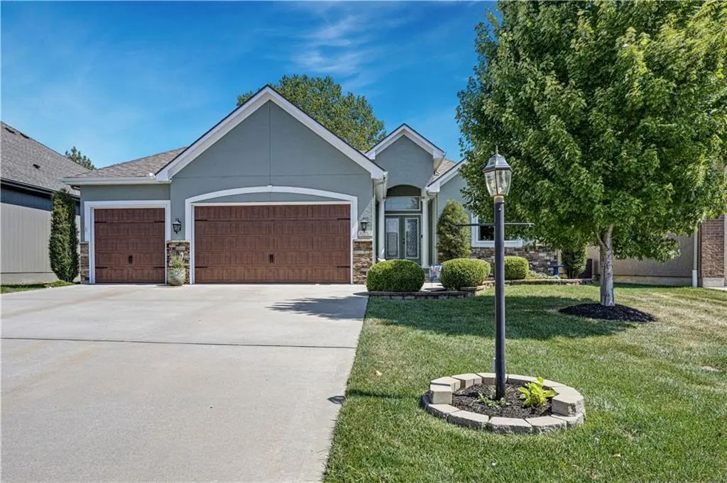 3357 Sw Jessie Lane, Lee's Summit