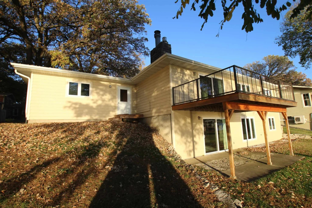 504 9th St, Spirit Lake