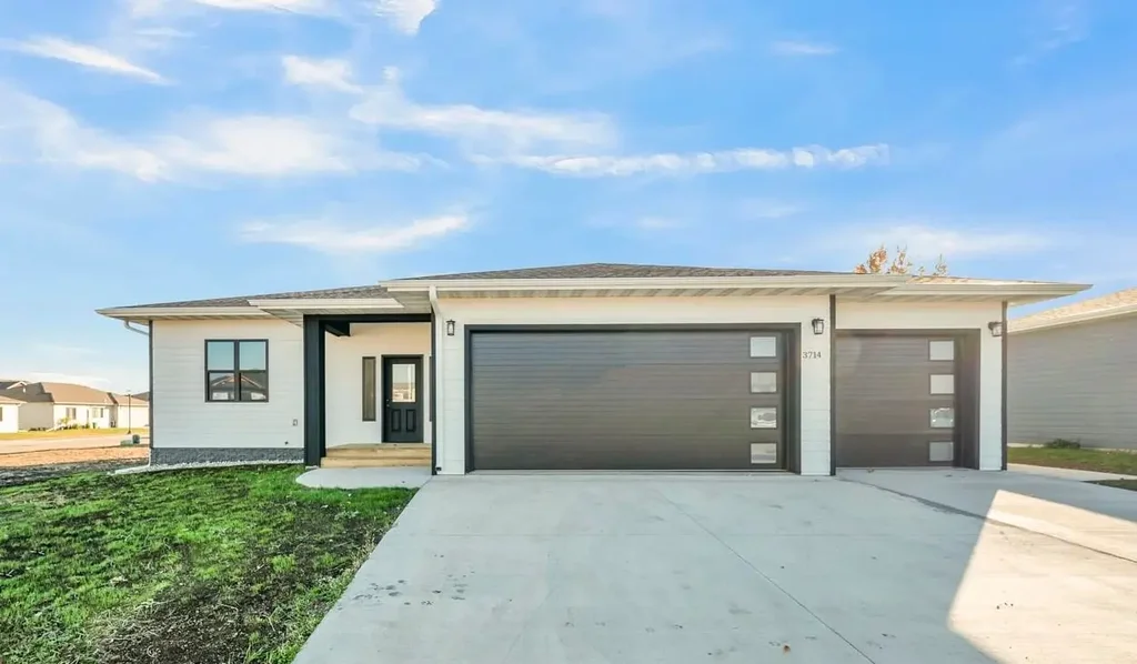 3714 Lincoln Avenue, Spirit Lake