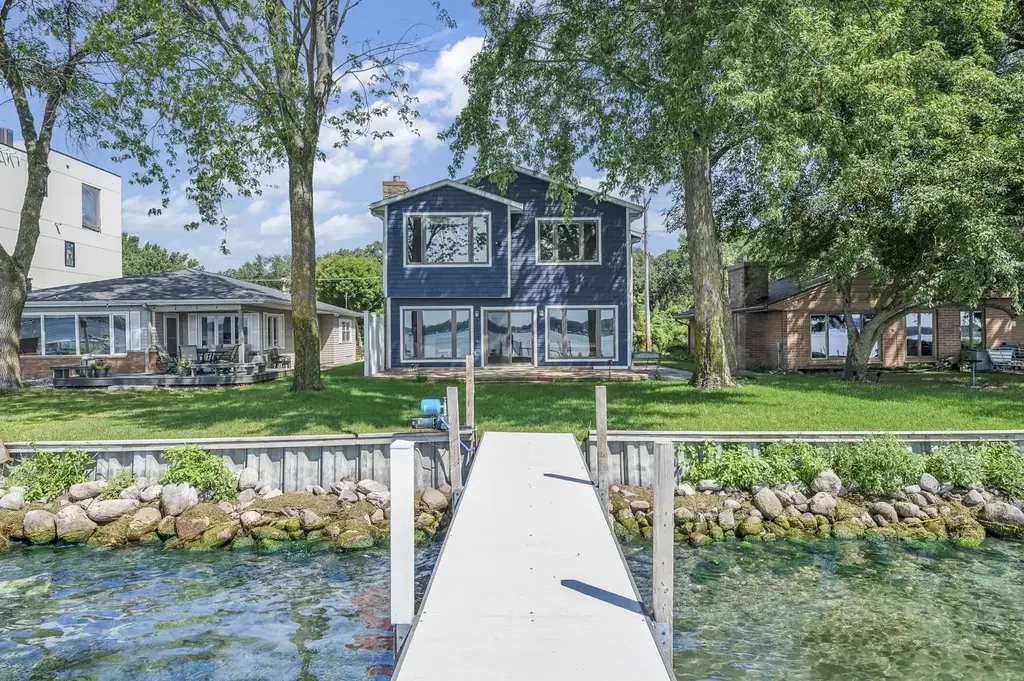 2209 Lakeshore Drive, Wahpeton