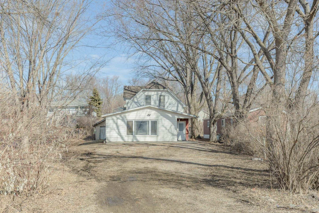 25664 164th Street, Spirit Lake