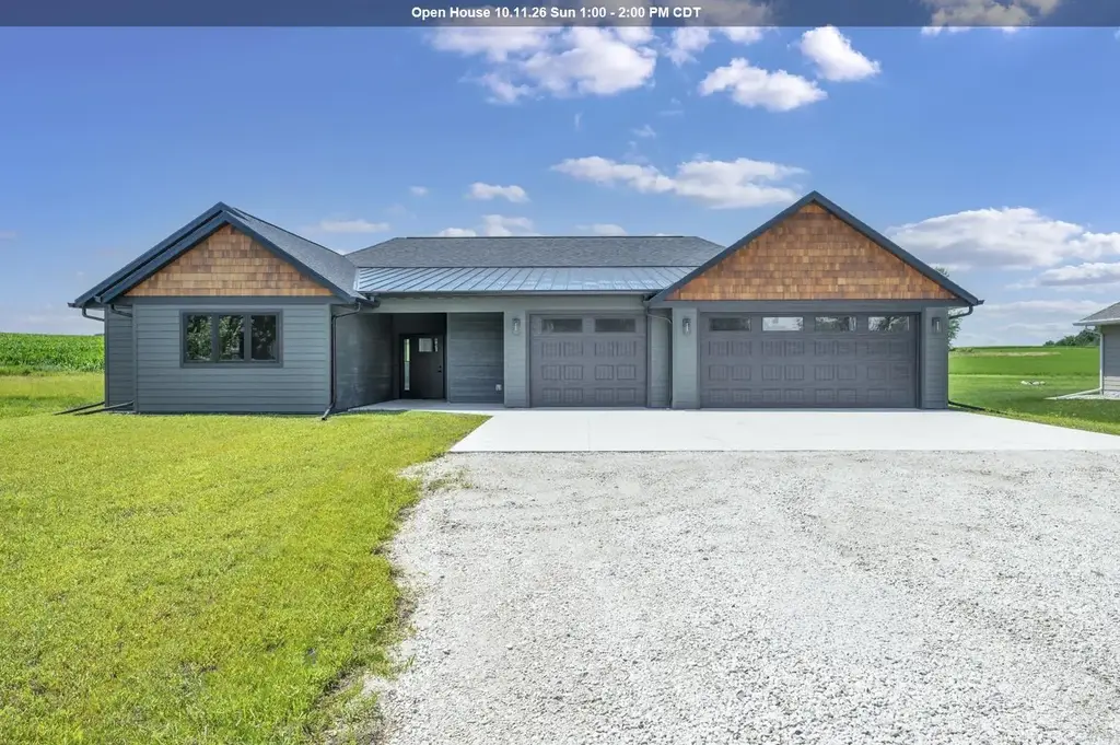 13733 240th Avenue, Spirit Lake