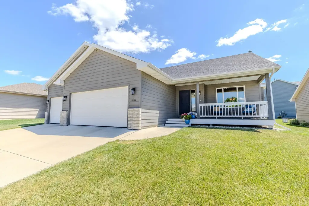 3621 Keokuk Ave, Spirit Lake