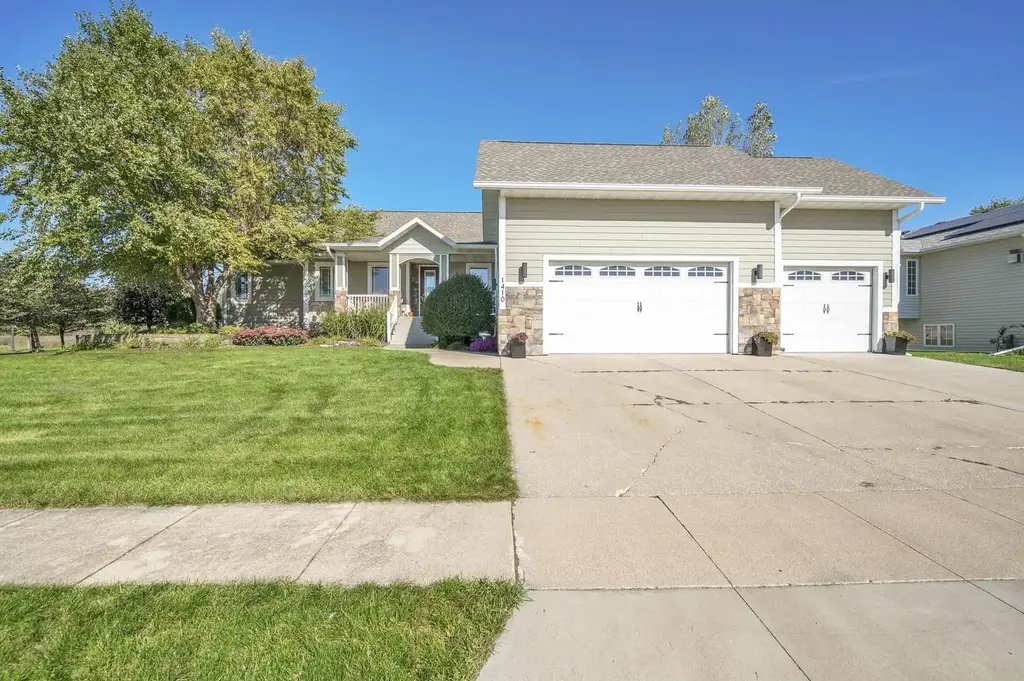 1410 35th Street, Spirit Lake