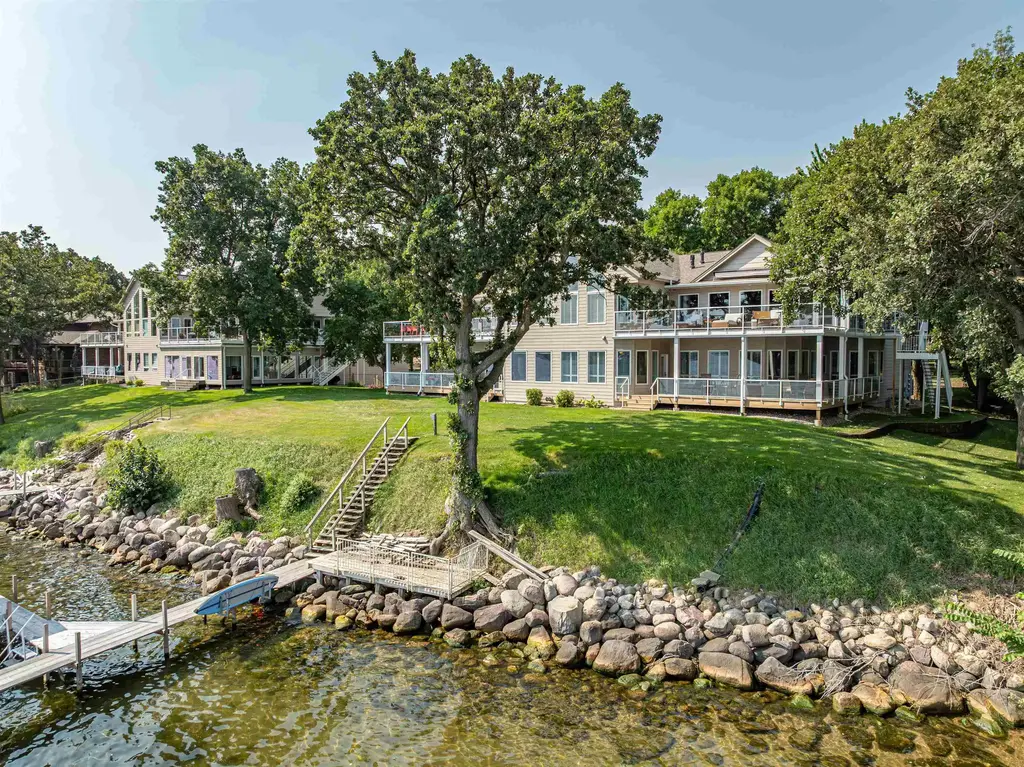 17200 Ross Road 1n, Spirit Lake