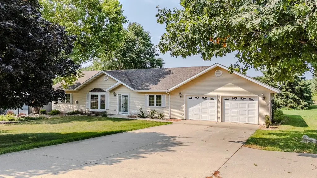 21508 155th St, Spirit Lake