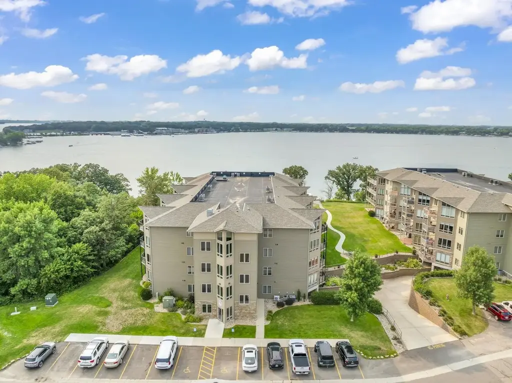 425 240th Avenue 300, Arnolds Park