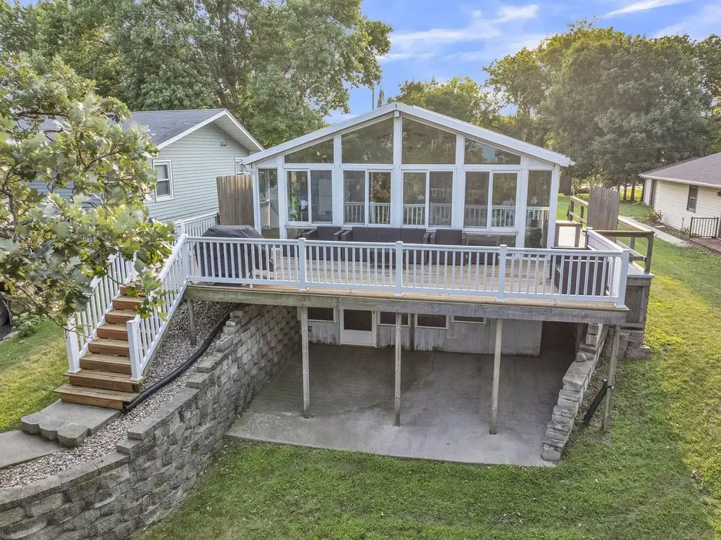11130 240th Avenue, Spirit Lake