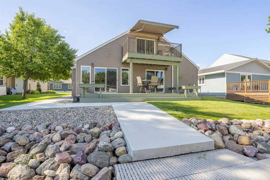 1304 Joy Loy Ln, Wahpeton