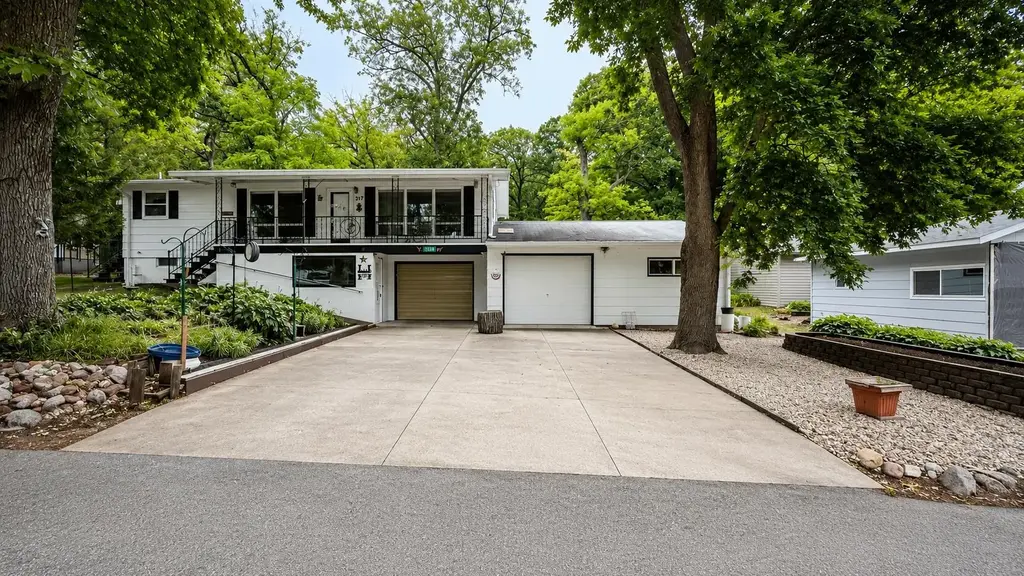 15380 213th Avenue, Spirit Lake