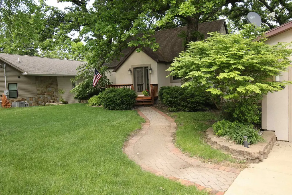 2421 Francis Sites Dr, Spirit Lake