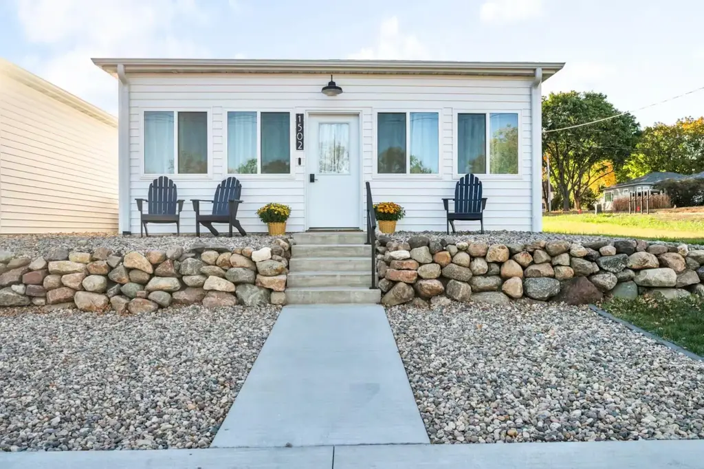1502 Dundee Avenue, Spirit Lake
