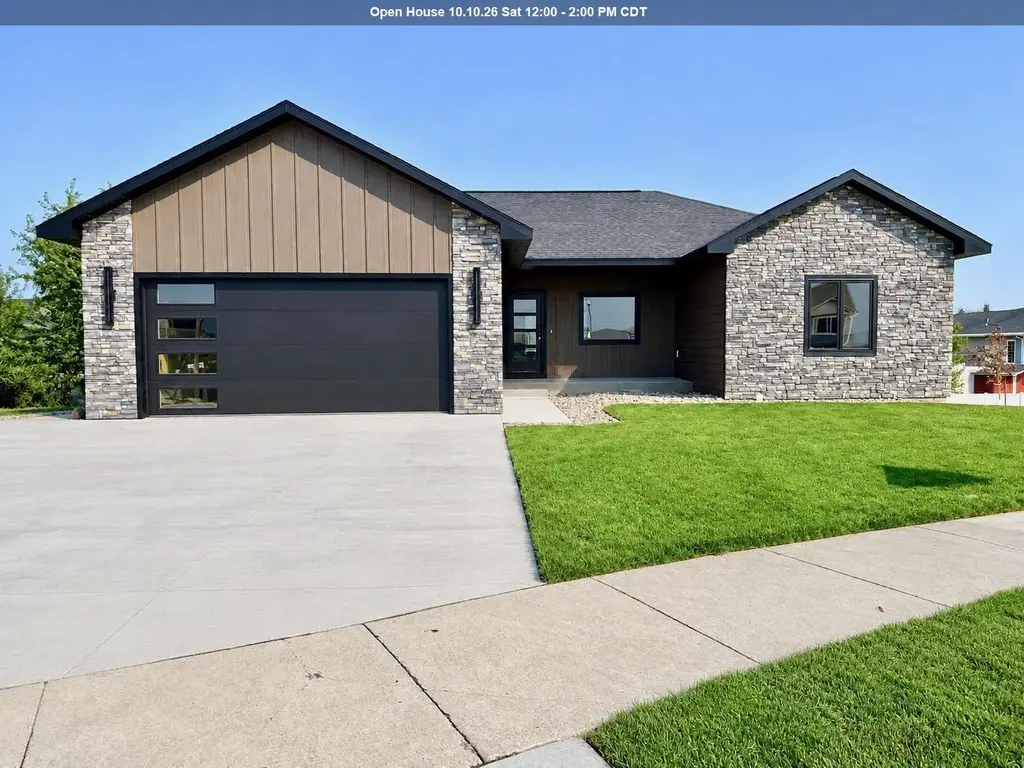 3613 Kings Court, Spirit Lake